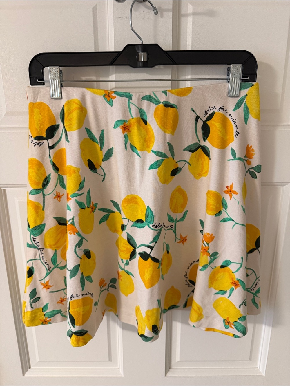 H&M Cream Skater Skirt with Yellow Lemon Print Pull on Elastic Waist Size Medium